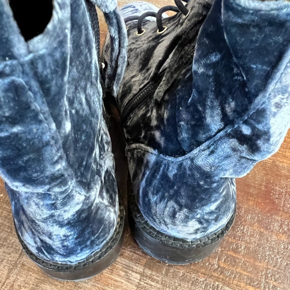 Rebecca Minkoff Gerry Crushed Velvet Combat Boots 8 - Picture 7 of 10